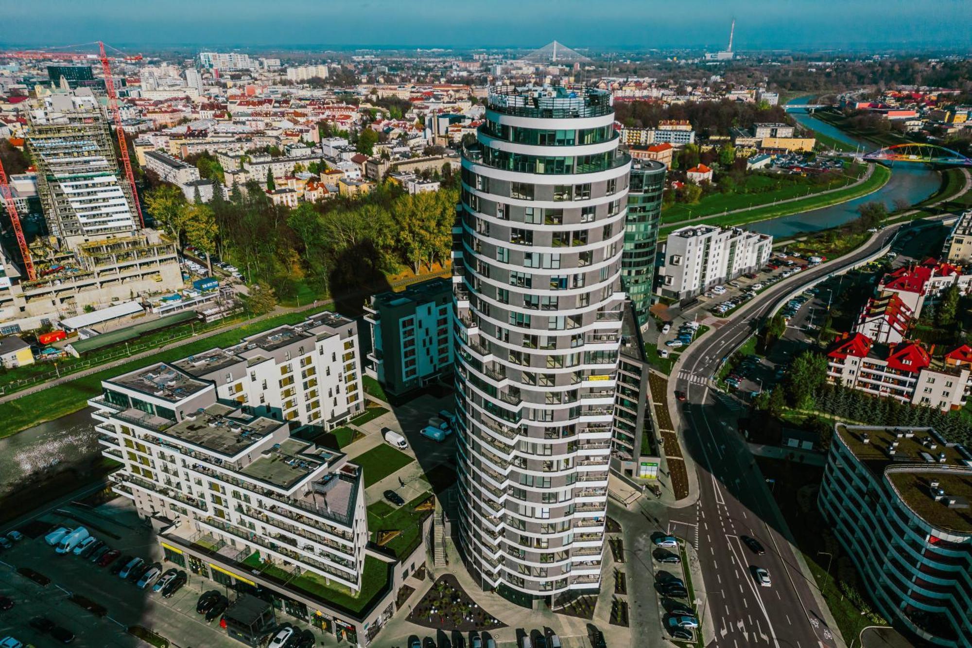 Panorama Capital Tito - 16 Pietro Apartment Rzeszow Luaran gambar